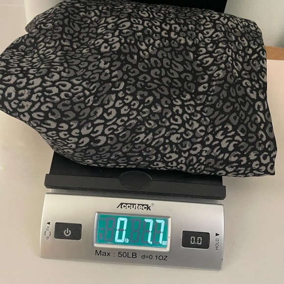 Torrid Black and White Patterned Top size 1 - Picture 10 of 10